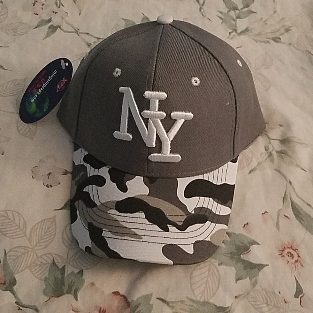 Gray/Black/White Snapback Camouflage Cap
